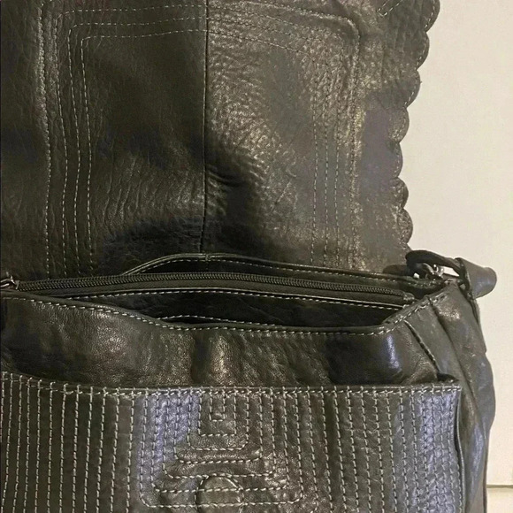 Vince Camuto Black pebbled leather shoulder bag - Picture 4 of 16